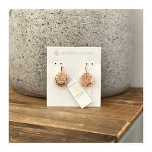 Kendra Scott • “Cynthia” Earrings • Rose Gold